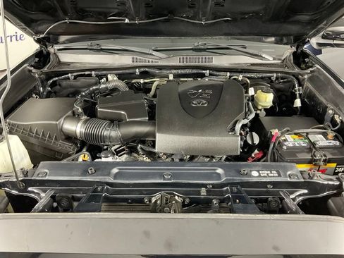 Used 2018 Toyota Tacoma TRD Off-Road RWD image 9