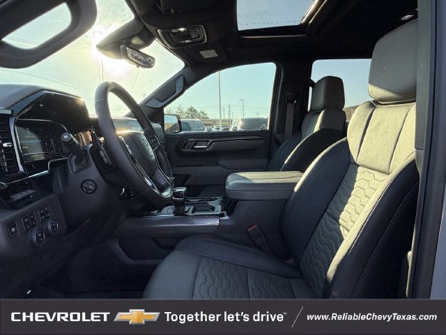 Used 2025 Chevrolet Silverado 1500 ZR2 w/ Technology Package AWD/4WD image 32