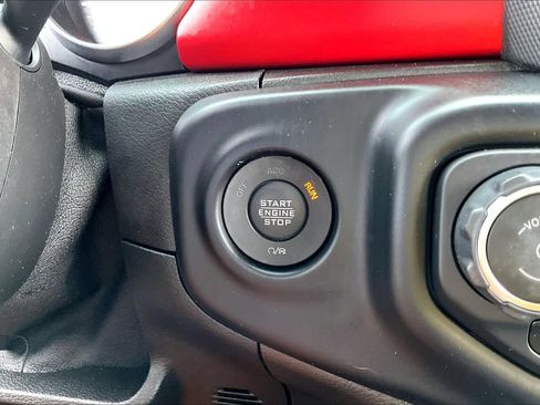 Used 2021 Jeep Wrangler Unlimited Rubicon w/ Xtreme Recon 35" Tire Package image 32