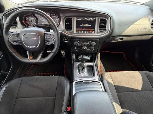Used 2022 Dodge Charger Scat Pack w/ Dynamics Package RWD image 9
