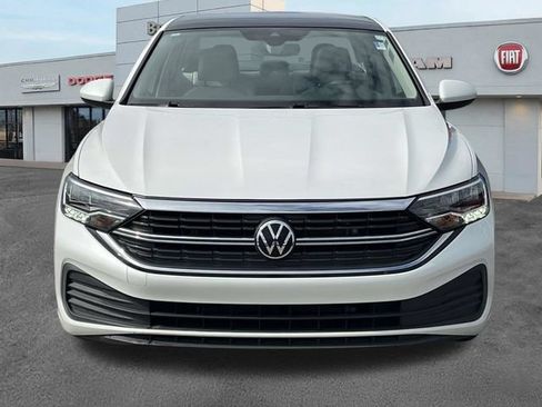 Used 2024 Volkswagen Jetta SE w/ Panoramic Sunroof Package FWD image 2