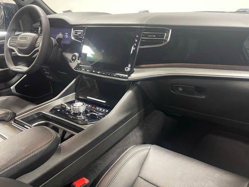 Used 2023 Jeep Wagoneer Series III w/ Premium Group I image 28