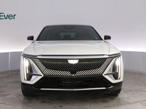 Used 2024 Cadillac Lyriq Tech RWD image 12