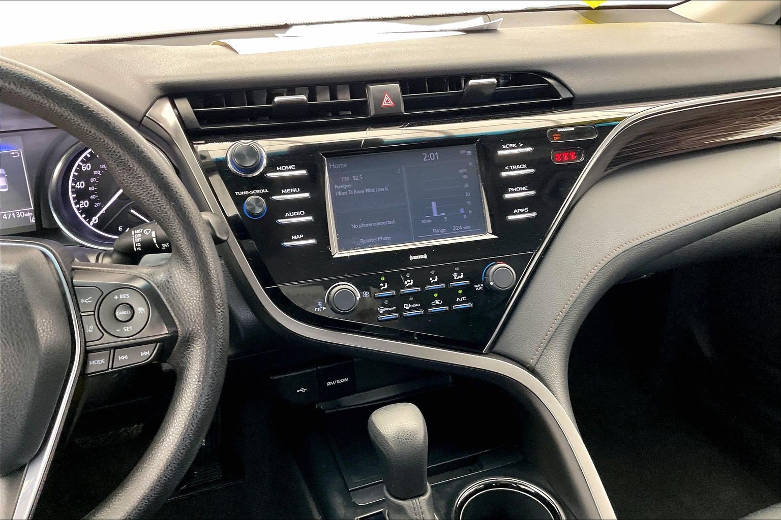 Used 2020 Toyota Camry LE FWD image 5