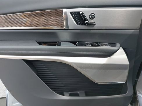 New 2026 Cadillac Vistiq Sport w/ LPO, Floor Liner Package image 19