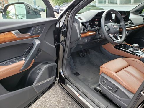 Used 2023 Audi Q5 2.0T Premium Plus w/ Premium Plus Package AWD/4WD image 8