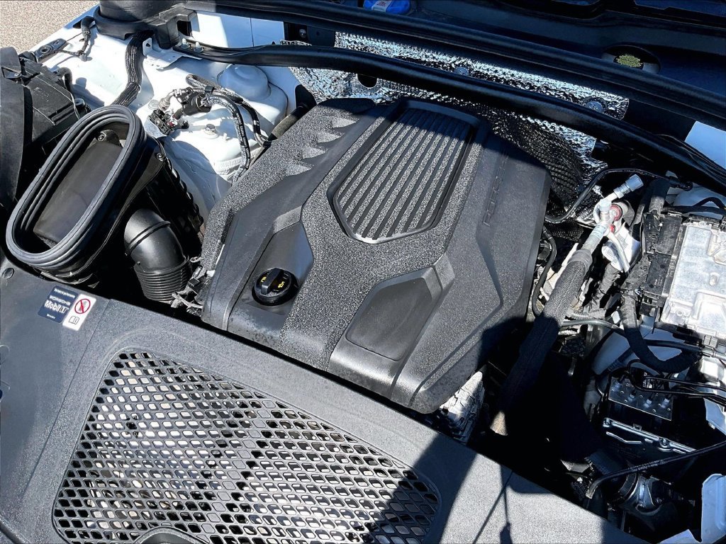 Certified 2026 Porsche Macan AWD/4WD image 24