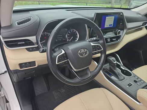 Used 2023 Toyota Highlander XLE FWD image 18