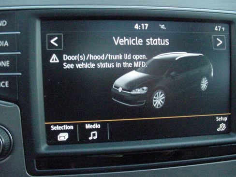 Used 2016 Volkswagen Golf Limited Edition image 19