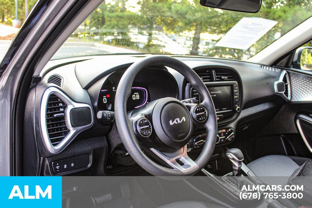Used 2025 Kia Soul LX w/ LX Technology Package FWD image 21