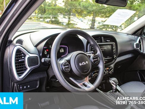 Used 2025 Kia Soul LX w/ LX Technology Package FWD image 21