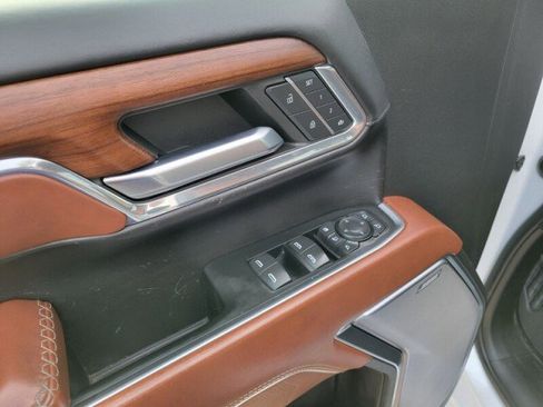 Used 2024 GMC Sierra 2500 Denali Ultimate image 15