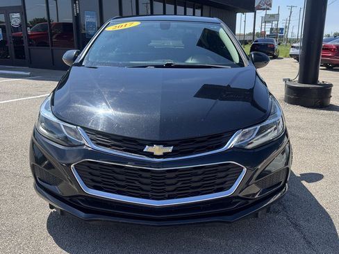 Used 2017 Chevrolet Cruze LT FWD image 3