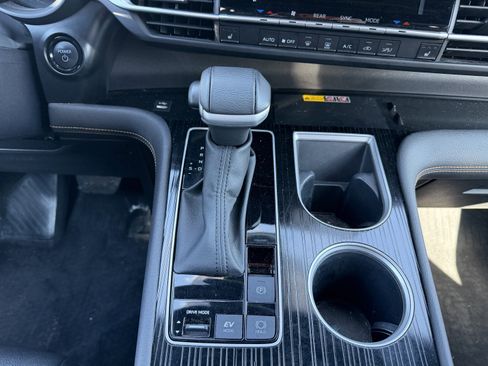 Used 2025 Toyota Sienna XLE Woodland Edition image 23