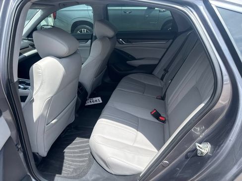 Used 2018 Honda Accord Touring image 8