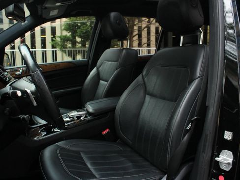 Used 2018 Mercedes-Benz GLS 450 4MATIC w/ Premium Package image 16