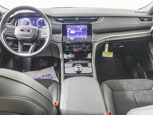 New 2025 Jeep Grand Cherokee Altitude image 3