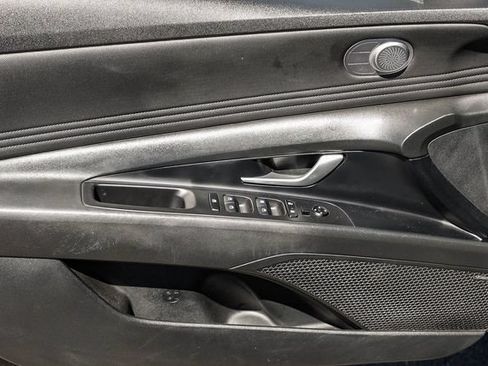 Used 2021 Hyundai Elantra Limited FWD image 25