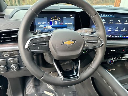 New 2026 Chevrolet Suburban Premier image 16