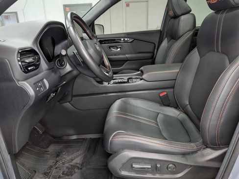 Used 2025 Honda Pilot TrailSport image 4