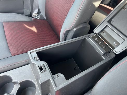 Used 2011 Dodge Nitro Detonator w/ Chrome Accents Group image 22