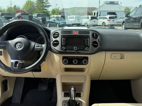 Used 2011 Volkswagen Tiguan S image 15