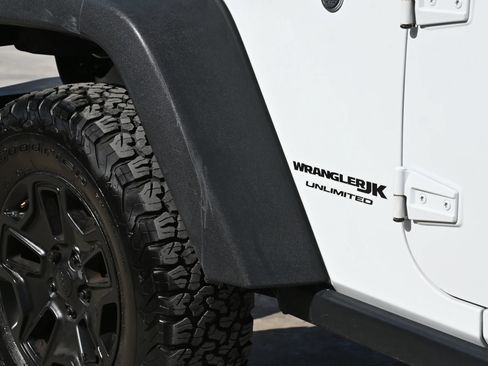 Used 2018 Jeep Wrangler Unlimited Rubicon w/ Cold Weather Group AWD/4WD image 9