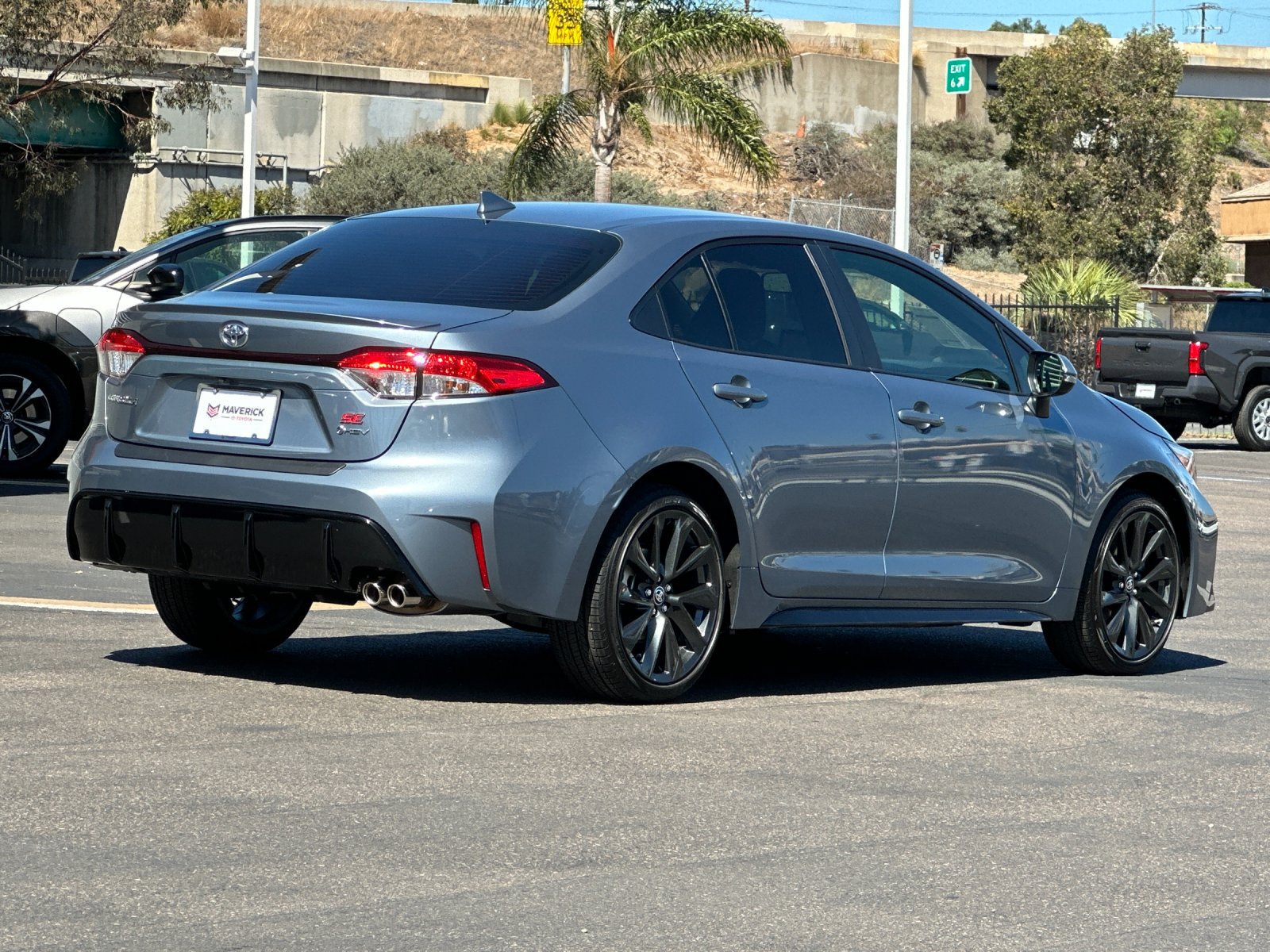 Used 2026 Toyota Corolla SE w/ SE Premium Package FWD image 5