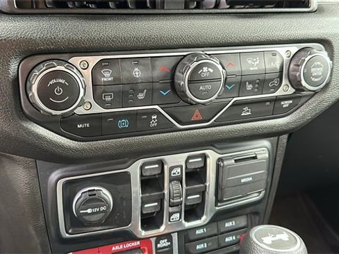 Used 2024 Jeep Wrangler Unlimited image 19