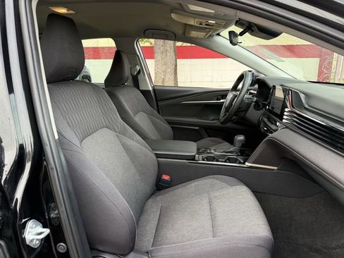 Used 2025 Toyota Camry LE image 32