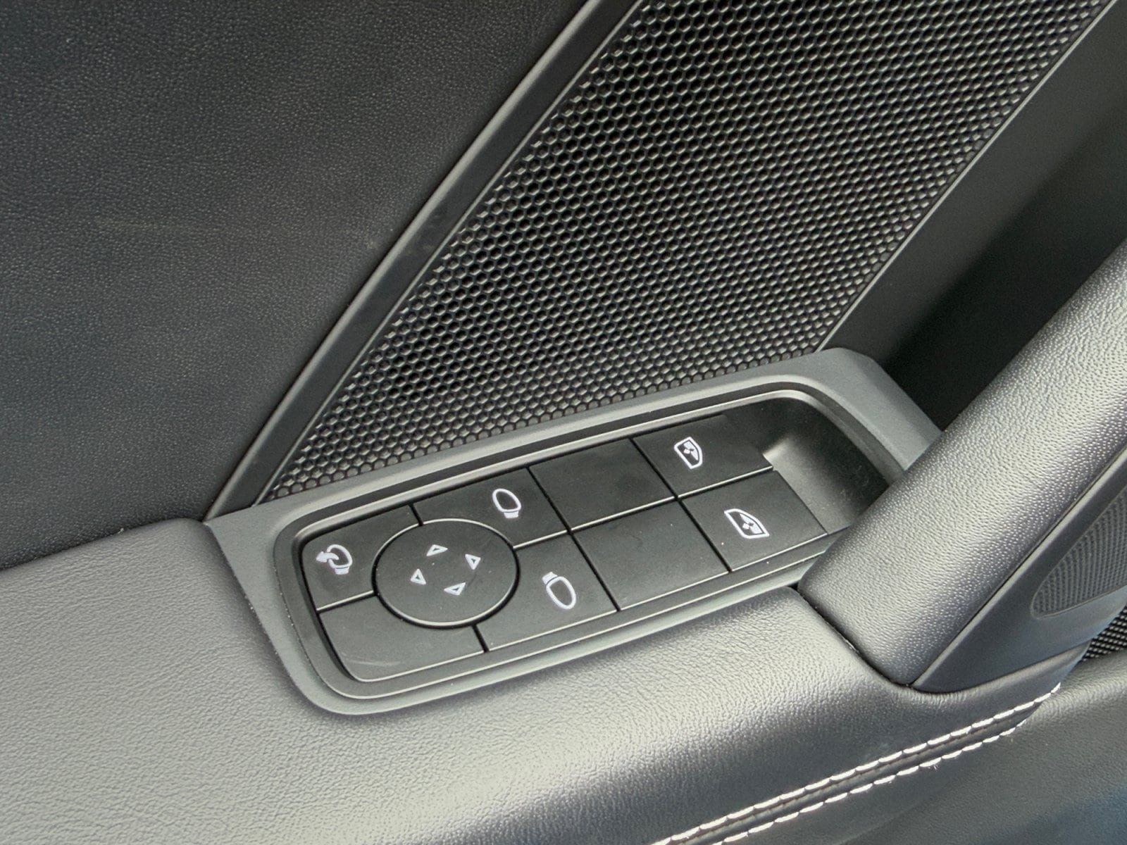 Certified 2022 Porsche 911 Turbo AWD/4WD image 16