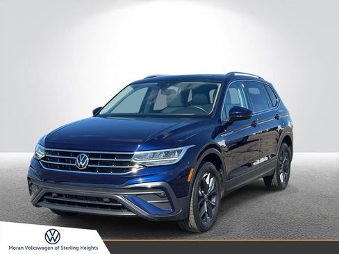 Used 2023 Volkswagen Tiguan SE w/ Panoramic Sunroof Package image 1