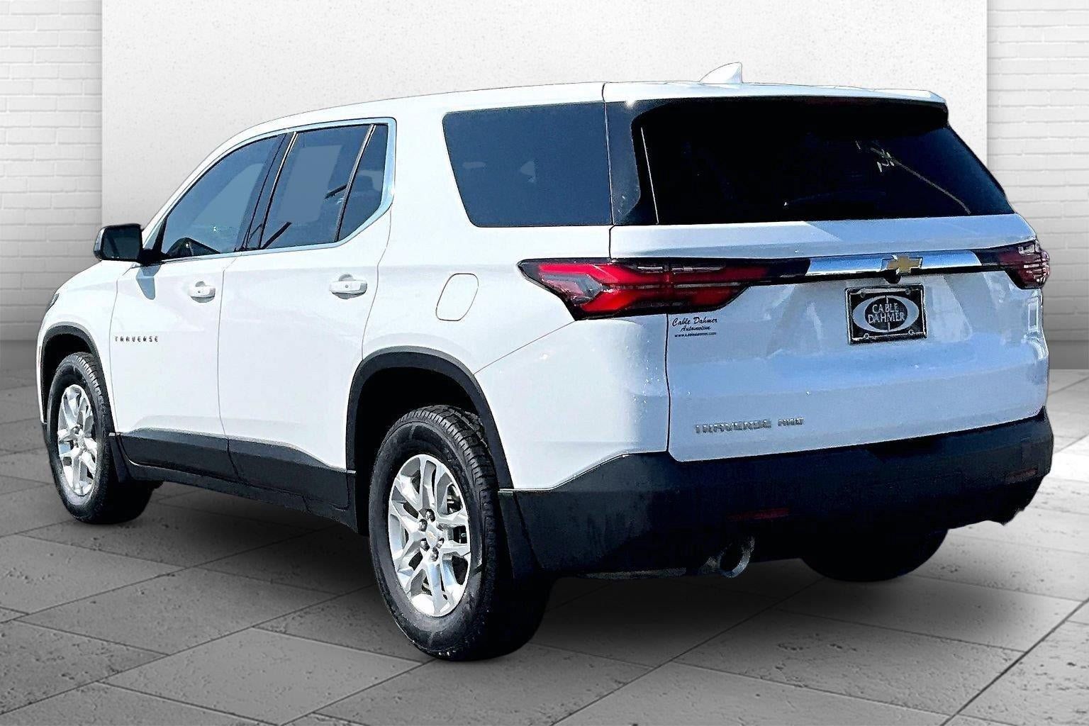 Used 2022 Chevrolet Traverse LS AWD/4WD image 11