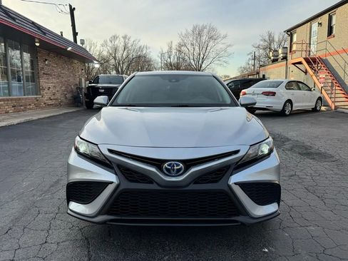 Used 2023 Toyota Camry SE image 2