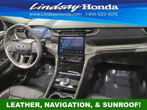 Used 2023 Jeep Grand Cherokee Limited w/ Luxury Tech Group II image 11