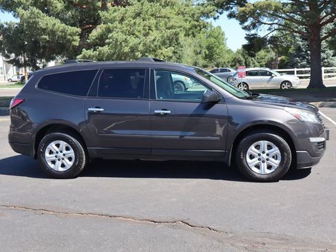 Used 2016 Chevrolet Traverse LS AWD/4WD image 3