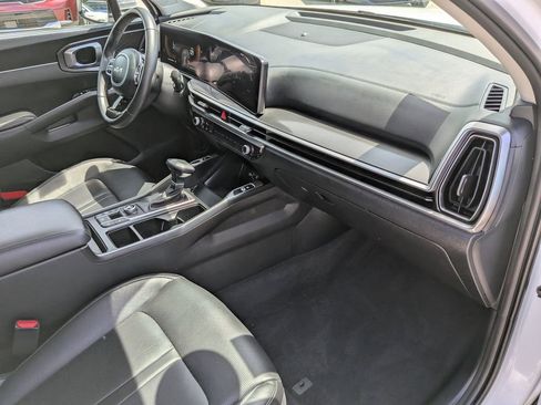 Certified 2025 Kia Sorento S FWD image 13