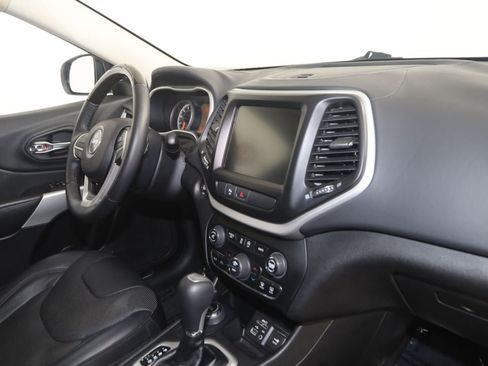 Used 2018 Jeep Cherokee Overland AWD/4WD image 36