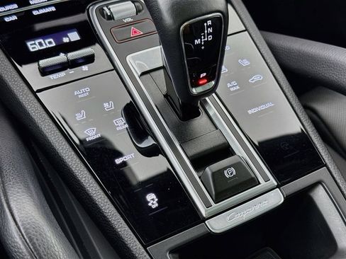 Certified 2023 Porsche Cayenne AWD/4WD image 21