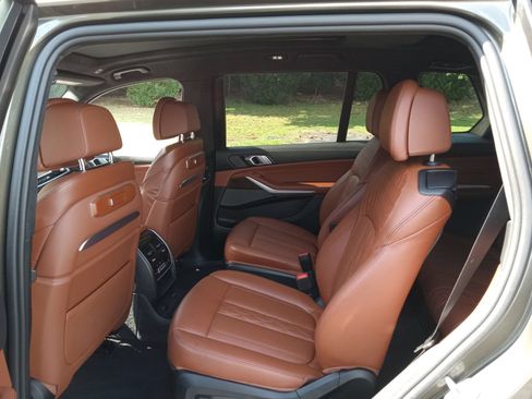Used 2024 BMW X7 M60i w/ Climate Comfort Package AWD/4WD image 25