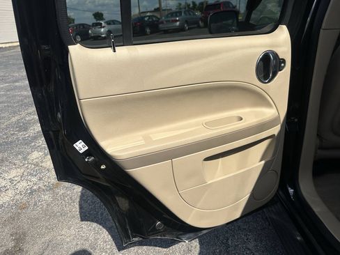 Used 2006 Chevrolet HHR LT w/ Preferred Equipment Group FWD image 26