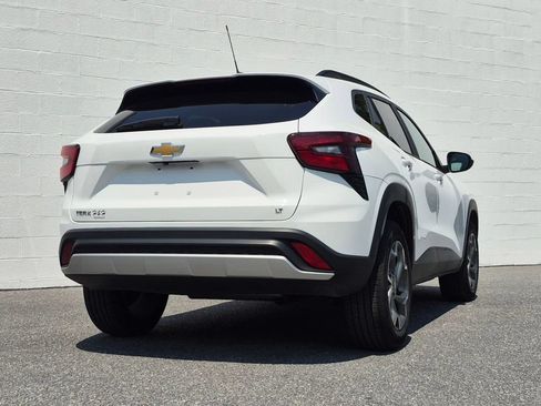 Used 2025 Chevrolet Trax LT w/ LT Convenience Package FWD image 15