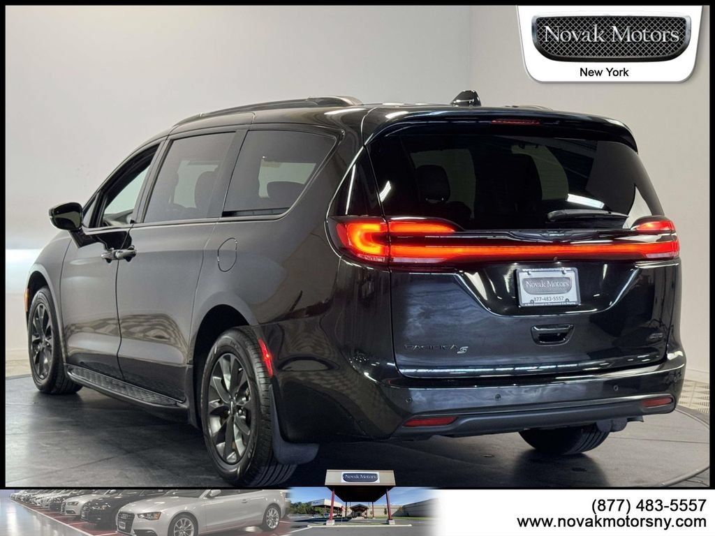 Used 2021 Chrysler Pacifica Touring-L w/ S Appearance Package AWD/4WD image 6