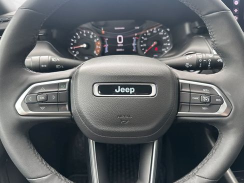 Used 2025 Jeep Compass Latitude w/ Convenience Group AWD/4WD image 25