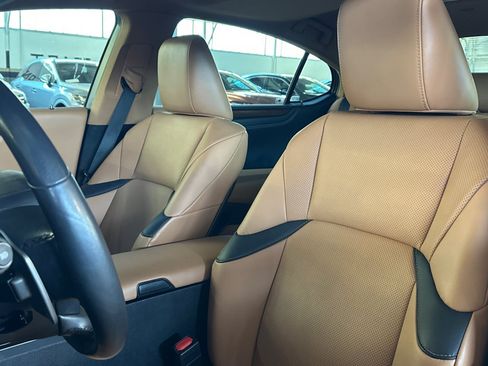Used 2025 Lexus ES 300h w/ Premium Package FWD image 20