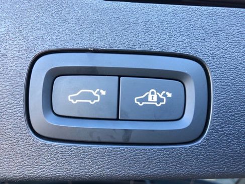 Used 2025 Volvo V60 B5 Cross Country Plus image 37