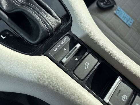 Used 2025 Honda HR-V LX image 25