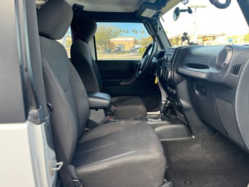 Certified 2018 Jeep Wrangler Sport S image 19