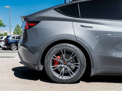 Used 2022 Tesla Model Y Performance AWD/4WD image 12