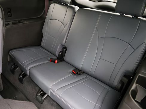 Used 2023 Buick Enclave Essence w/ Experience Buick Package FWD image 28